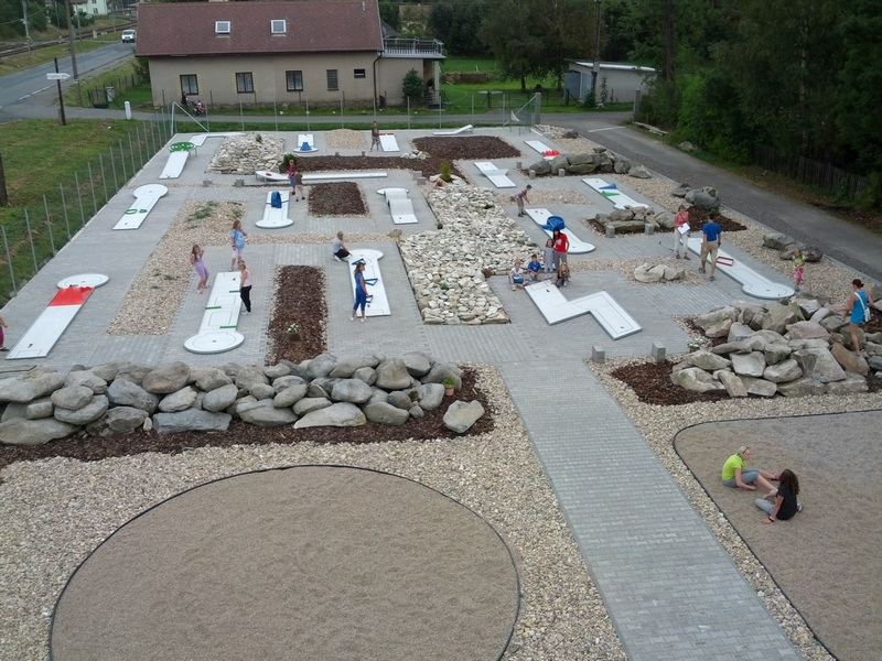 Minigolf u restaurace