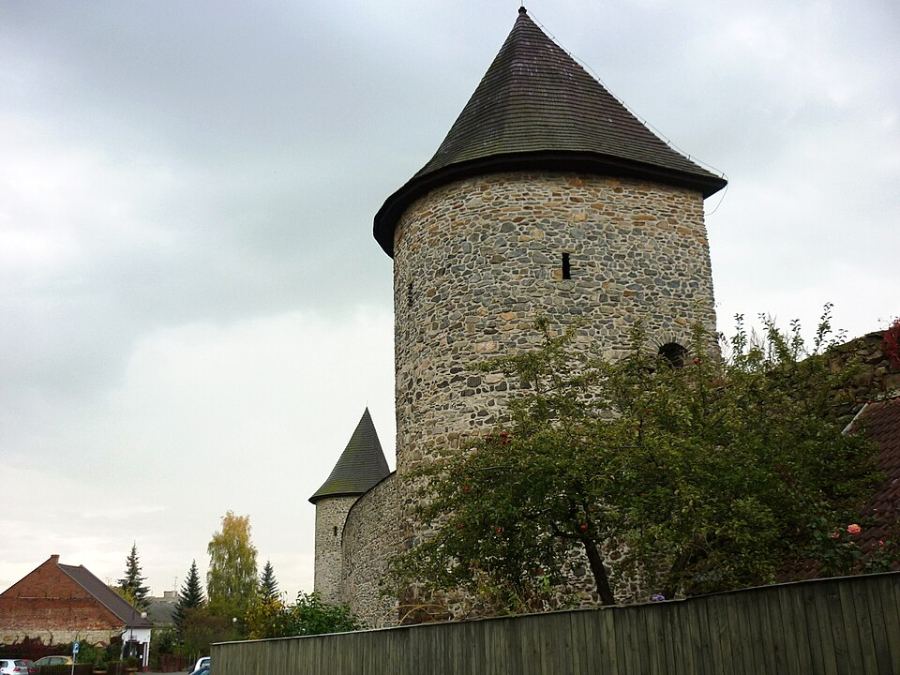 Polička a hradby